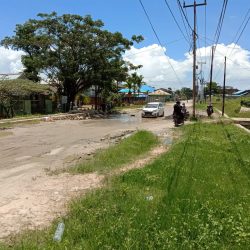 Jalan Arteri Rusak,Kayak Empang Warga Minta Pemkot Sikapi