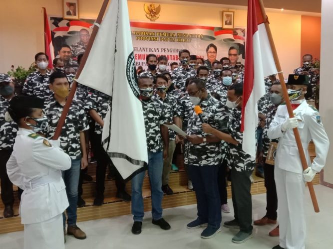 Pelantikan DPD Bapera Kabupaten Manokwari Disertai Pemberian Bantuan Sosial