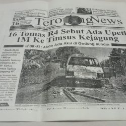 Keterangan foto adalah koran yang pernah dicetak dan dimuat saat kasus dugaan korupsi PLTD Raja Ampat diusut oleh Tim Satgas Tipikor Kejagung RI