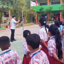 Pj Wali Kota Bernhard Apresiasi Inovasi Absensi dan Kebersihan di SDN 35 Remu Utara