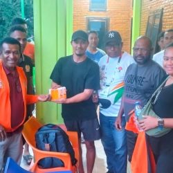 dr. Yan Kambu didampingi pengurus KONI Papua Barat Daya Elvis Howay, Ike Kraar dan Yulianus Homer dari Dispora PBD Kunjungi Atlit ALTI di Penginapan Liberty, Tongging, Kabupaten Karo.