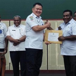 Pj Wali Kota Sorong Serahkan DPPA SKPD 2024 untuk Percepatan Realisasi Program