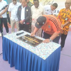 Pj Gubernur Resmikan Lapangan Tenis SMKN 3 Ditandai Penandatangan Prasasti