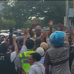 Ribuan Warga dan Pejabat Pemprov PBD Sambut Kedatangan Gubernur dan Wagub Definitif Pertama