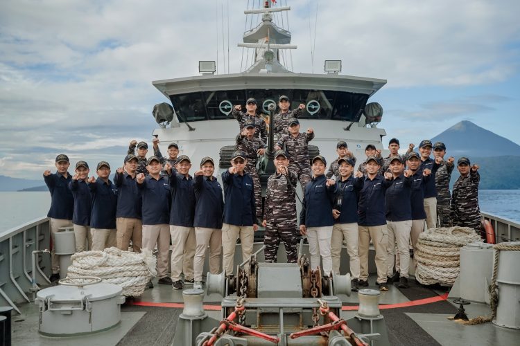KRI Tatihu-853 Kawal Ekspedisi Rupiah Berdaulat BI 2025 di Wilayah Maluku