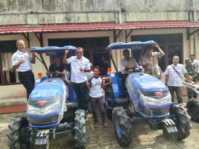 Lagi RJK Berikan Bantuan Alsintan Ke Petani Raja Ampat dan Kabupaten Sorong