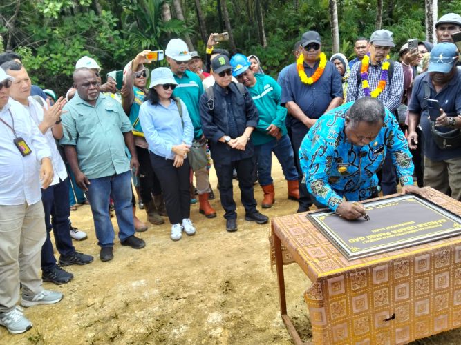 Kembali Operasional, Gubernur PBD Resmikan Penggunaan Bandara Paniki di Pulau GAG