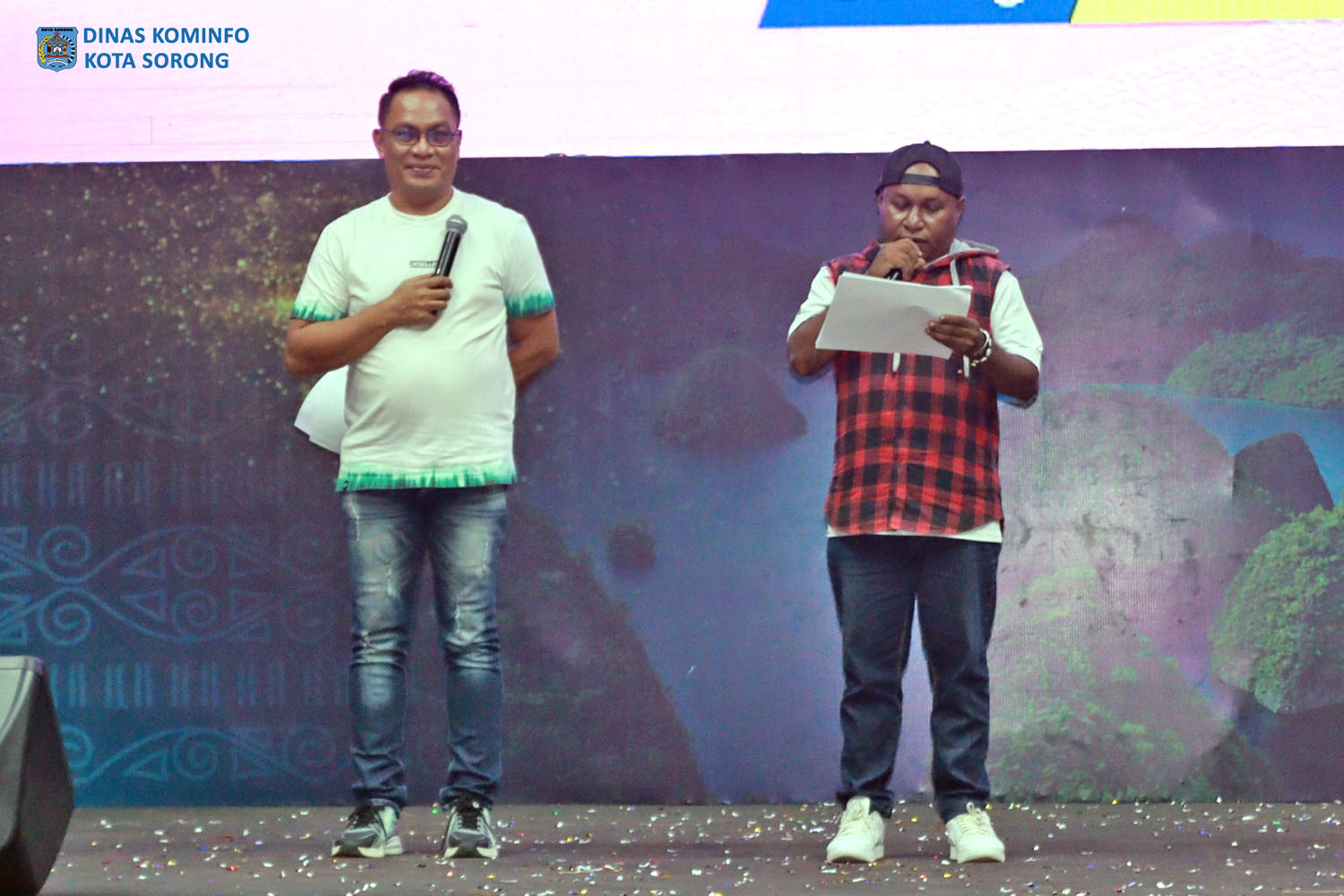 dr. Gomer, Sp.OG, dokter spesialis kandungan juri untuk fashion show dan Neles Rumanasen dari Sanggar Nani Billi juri untuk Senam Kreasi
