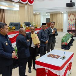 Wali Kota Sorong serahkan Raperda APBD 2026 untuk dibahas dalam rapat paripurna DPRD