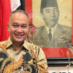 Wali Kota Sorong dan Felix Wanggai Bahas Arah Pembangunan Kawasan Timur Indonesia