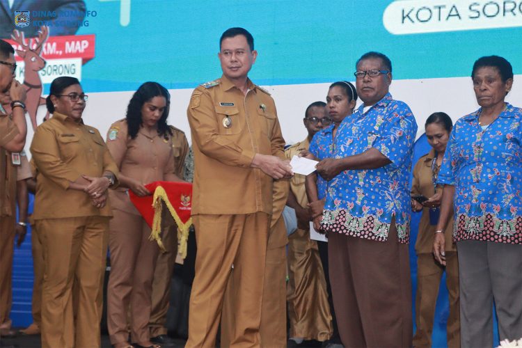 806 Kader Posyandu di Kota Sorong Terima Antropometri Kit dan Bantuan Transportasi