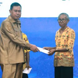 Sebanyak 1.033 Ketua RT dan RW di Kota Sorong Terima Honorarium Tahun 2025