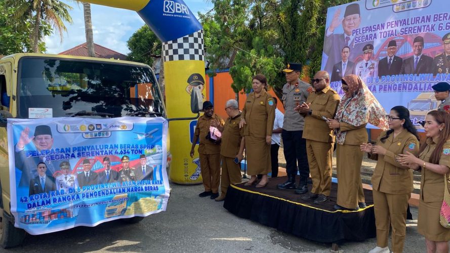 Wali Kota Sorong Tekankan Stabilitas Pangan Jelang Akhir Tahun dalam Penyaluran Beras SPHP Serentak