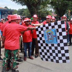 Antusias Warga Warnai Karnaval Sinterklas 2025, 130 Peserta Tampilkan Kreativitas Natal