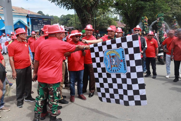 Antusias Warga Warnai Karnaval Sinterklas 2025, 130 Peserta Tampilkan Kreativitas Natal