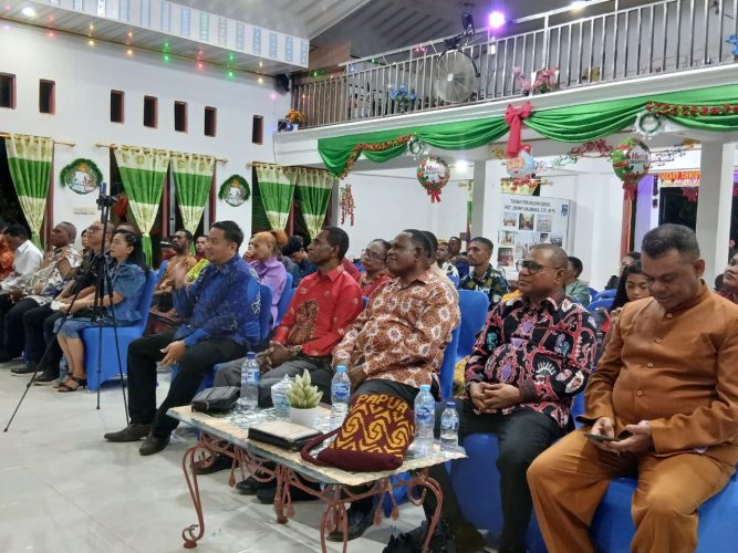 Robert Asmuruf Ajak Jemaat Maknai Natal sebagai Momentum Persatuan