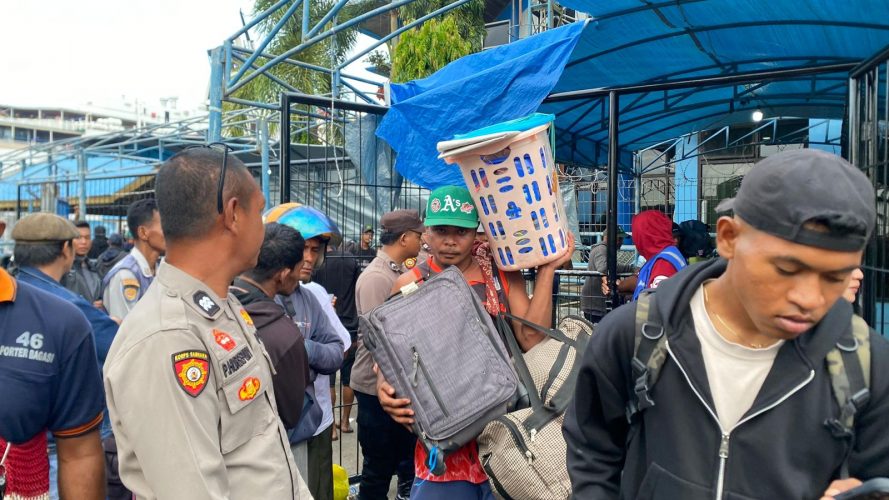 Arus Mudik Idul Fitri 2026 di Pelabuhan Sorong Meningkat Saat KM Dempo Masuk ji
