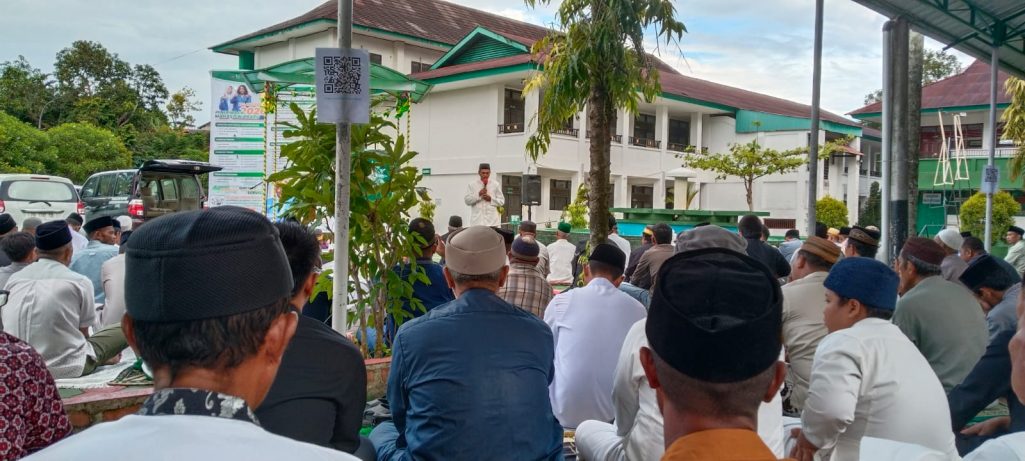 Sebagian Umat Muslim dan Warga Muhamadiyah Sholat Idul Fitri di Halaman Kampus Unamin