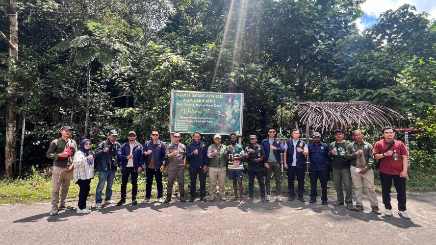 Ditreskrimsus Polda PBD Bersama BKSDA Melepas Satwa Liar Endemik