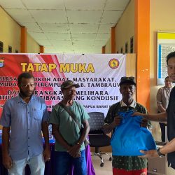 Deklarasi Polda PBD Bersama Tokoh Adat, Masyarakat, Pemuda, Dan Perempuan Kabupaten Tambrauw Guna Memelihara Situasi Kamtibmas Kondusif