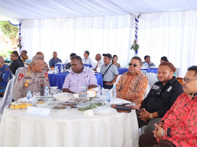 Gelar Aksi Makan Sumbang Bersama Masyarakat Jaga Kebersamaan dan Persatuan di PBD