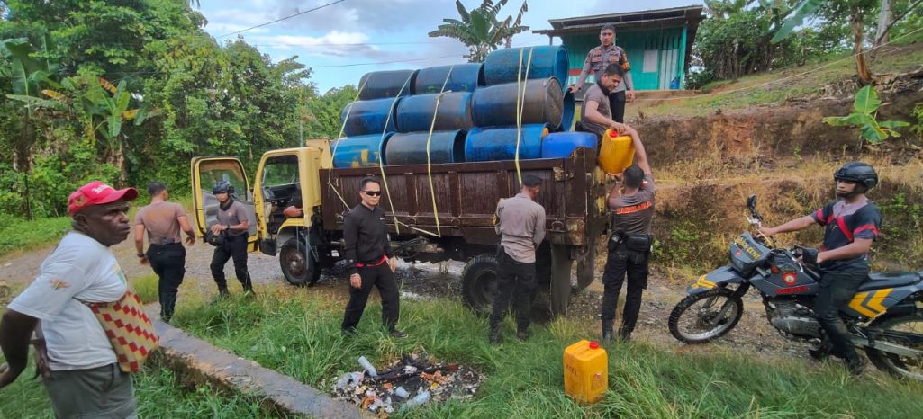 Direktorat Samapta Polda PBD Ungkap Jaringan Peredaran Miras Cap Tikus di Sorong