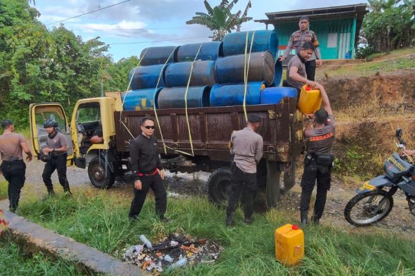 Direktorat Samapta Polda PBD Ungkap Jaringan Peredaran Miras Cap Tikus di Sorong