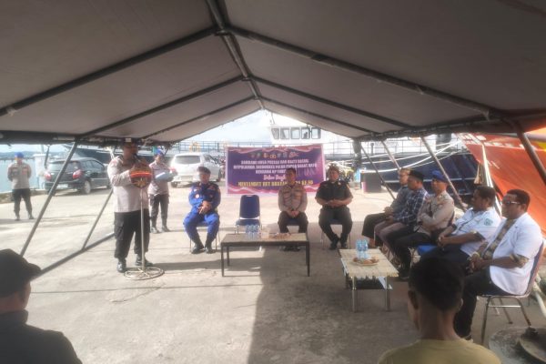 Ditpolairud PBD Bagi Sembako dan Pelayanan Kesehatan Bagi Nelayan dan Masyarakat Pesisir Ditpolairud PBD Bagi Sembako dan Pelayanan Kesehatan Bagi Nelayan dan Masyarakat Pesisir