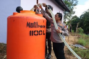 Polda Papua Barat Daya Salurkan 20 Ribu Liter Air Bersih Bagi Masyarakat Polda Papua Barat Daya Salurkan 20 Ribu Liter Air Bersih Bagi Masyarakat
