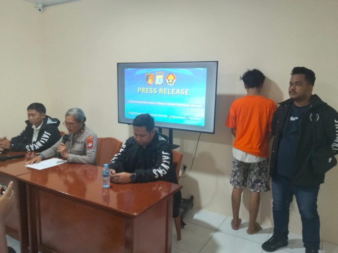 Ditkrimum Polda PBD Ringkus Pelaku Penipuan Online Di Surabaya