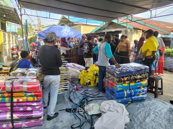 Bantu Korban Kebakaran, RJK Bagi Ratusan Sembako, Tas Sekolah dan Buku Tulis