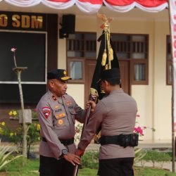 Polda PBD Gelar Farewell and Welcome Parade Sambut Kapolda Baru dengan Tradisi Adat Moi