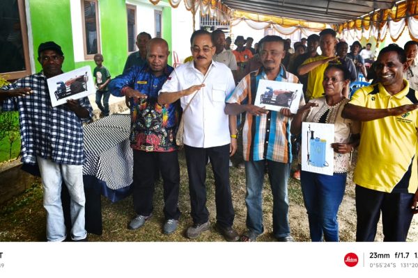 RJK Serahkan Alsintan Bagi Petani Di Kota Sorong RJK Serahkan Alsintan Bagi Petani Di Kota Sorong