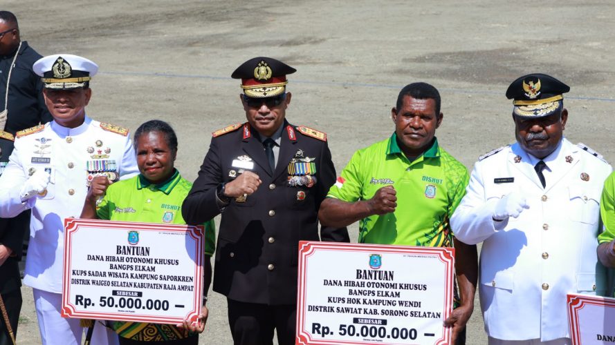 Kapolda PBD Hadiri Upacara HUT ke-81 Kemerdekaan RI di Pantai Reklamasi Sorong