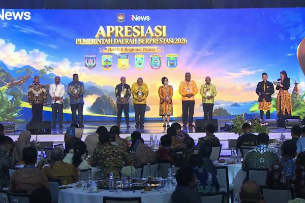 Pemda Berprestasi Regional Papua Terima Apresiasi Kinerja Pembangunan Pemda Berprestasi Regional Papua Terima Apresiasi Kinerja Pembangunan