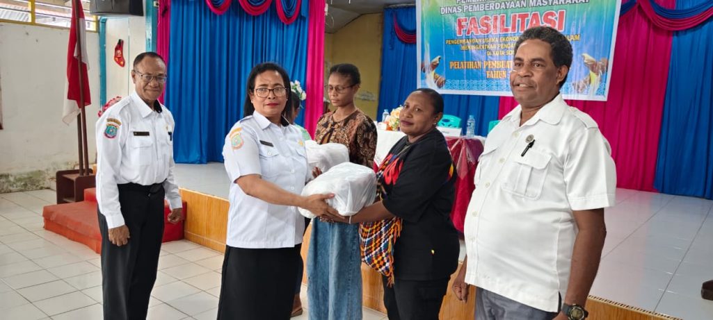 Pelatihan Noken Rajut Dorong 20 Peserta Bangun Usaha di Kota Sorong