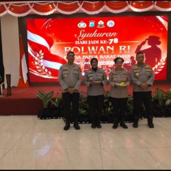 HUT Polwan Ke-78 Ditandai Pemotongan Tumpeng dan Diserahkan Wakapolda PBD Kepada Dua Polwan Senior