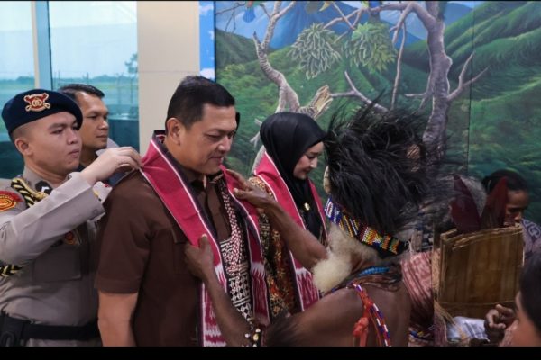 Brigjen Pol. Hengki Haryadi Tiba di Sorong, Disambut Wakapolda dan Forkopimda Brigjen Pol. Hengki Haryadi Tiba di Sorong, Disambut Wakapolda dan Forkopimda