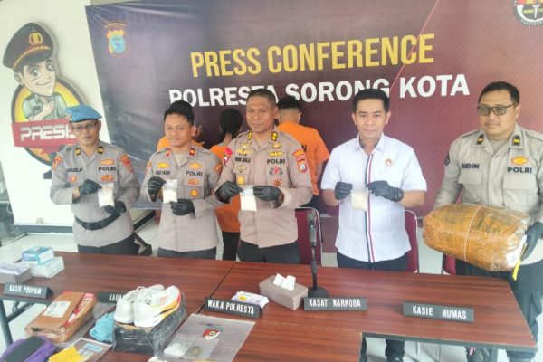 Satresnarkoba Polresta Gagalkan Peredaran Shabu Terbesar Se-Tanah Papua Penjualan Mencapai Rp 1 Milyar Satresnarkoba Polresta Gagalkan Peredaran Shabu Terbesar Se-Tanah Papua Penjualan Mencapai Rp 1 Milyar