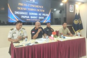 Imigrasi Sorong Limpahkan Terduga Pelaku Pembunuhan Penyu Sisik, WNA China Kepada Ditreskrimsus Polda PBD Imigrasi Sorong Limpahkan Terduga Pelaku Pembunuhan Penyu Sisik, WNA China Kepada Ditreskrimsus Polda PBD