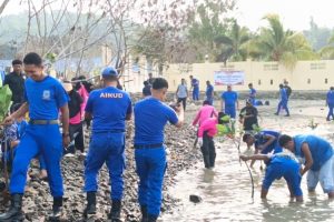 Ditpolairud Polda PBD Bersama Bhayangkari Tanam Mangrove dan Bersihkan Pantai Libatkan Masyarakat Ditpolairud Polda PBD Bersama Bhayangkari Tanam Mangrove dan Bersihkan Pantai Libatkan Masyarakat