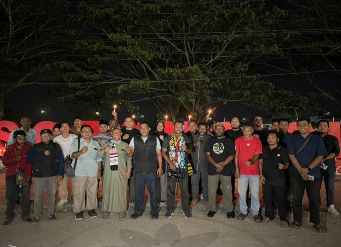 Peringati Hilangnya 5 Wartawan dan Misteri Kematian Yanto Idorway Jurnalis PBD Nyalakan 1000 Lilin