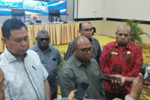 Pemkot Sorong Kerahkan Ratusan Tangki Air Padamkan Api TPA Makbon Pemkot Sorong Kerahkan Ratusan Tangki Air Padamkan Api TPA Makbon