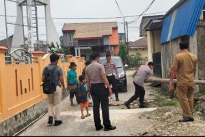 Respons Cepat Keluhan Warga, Polsek Sortim Bersama Kelurahan Buka Palang Jalan di Klawuyuk