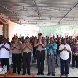 Kapolda PBD Brigjen Pol Hengki Haryadi Kumpul Bersama Masyarakat Suku Moi di Aimas