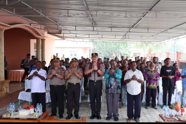 Kapolda PBD Brigjen Pol Hengki Haryadi Kumpul Bersama Masyarakat Suku Moi di Aimas Kapolda PBD Brigjen Pol Hengki Haryadi Kumpul Bersama Masyarakat Suku Moi di Aimas